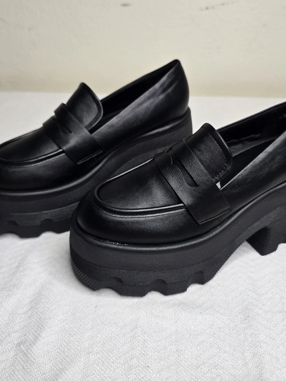 Bamboo Shorty-01 Black Chunky Platform Loafers – Women's Size 10
